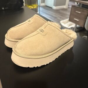 GG Beige Suede Fur-Lined Slippers